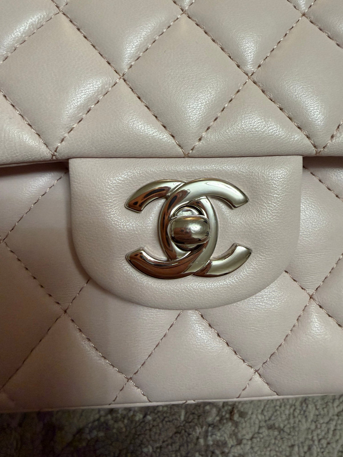 Classic Flap Medium — Rose Pâle Caviar, Silver Hardware — view 3