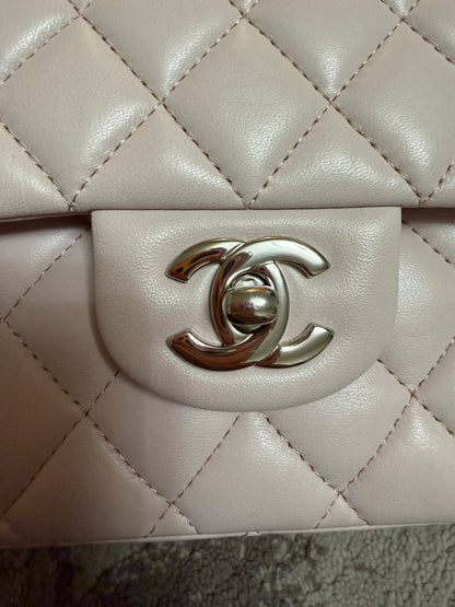 Classic Flap Medium — Rose Pâle Caviar, Silver Hardware — view 3