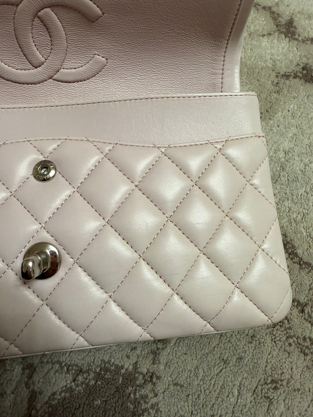 Classic Flap Medium — Rose Pâle Caviar, Silver Hardware — view 7